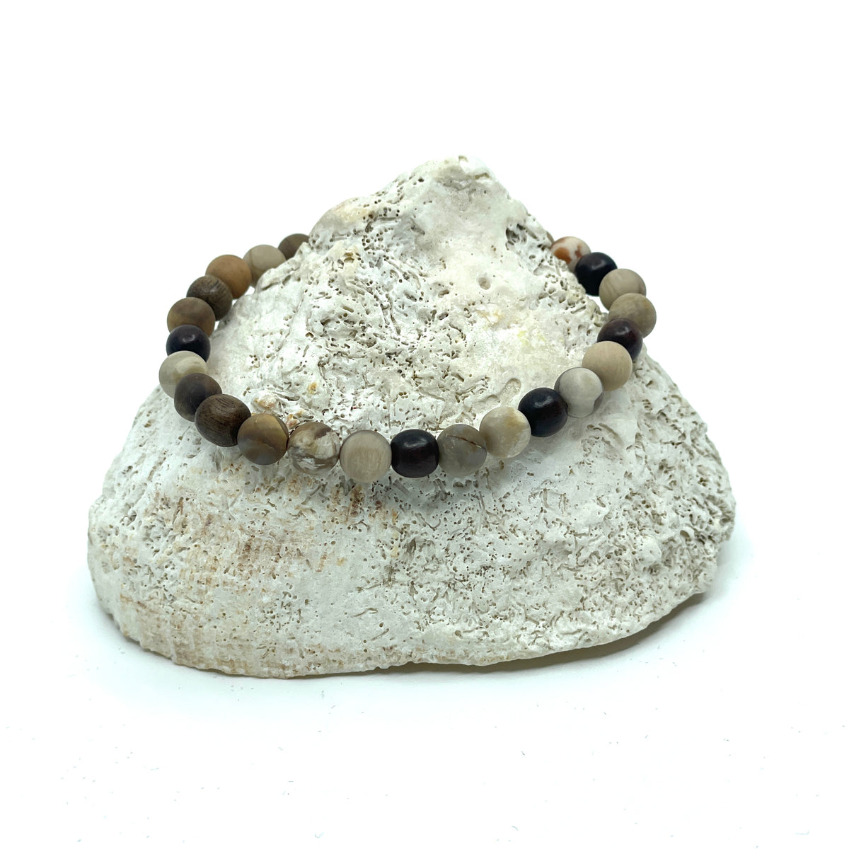 Armband mit versteinertem Holz
